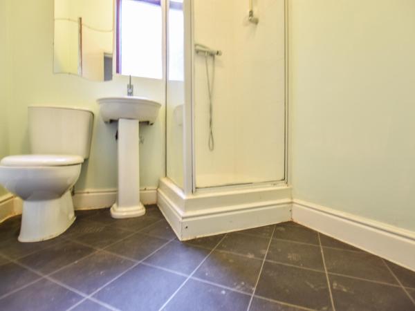 Regency GuestHouse Manchester North : photo 1 de la chambre chambre double avec salle de bains commune