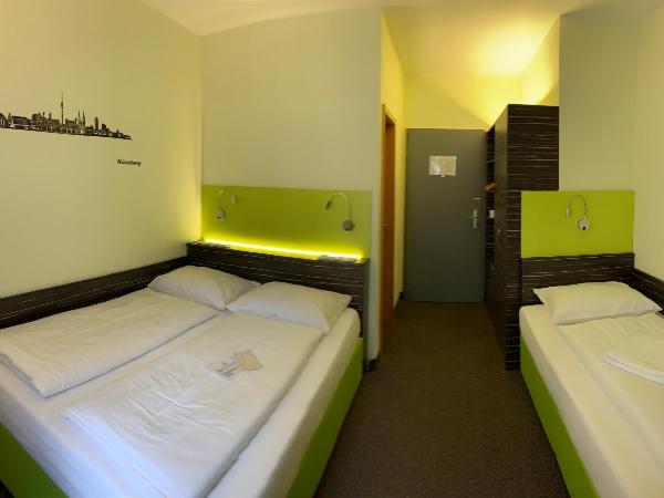 Behringers City Hotel Nürnberg : photo 6 de la chambre chambre triple standard avec petit lit double