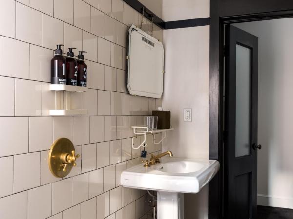 Ace Hotel New York : photo 5 de la chambre hébergement lit king-size medium