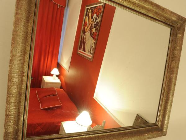 Hostel Deco : photo 4 de la chambre chambre double avec salle de bains commune