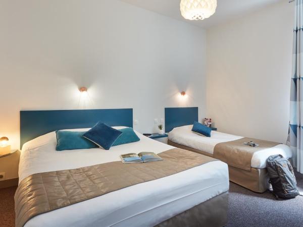 Hotel De La Pommeraie : photo 2 de la chambre chambre triple