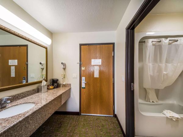 Quality Suites : photo 2 de la chambre chambre lit king-size standard - non-fumeurs