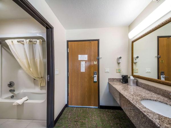 Quality Suites : photo 3 de la chambre chambre lit king-size standard - non-fumeurs