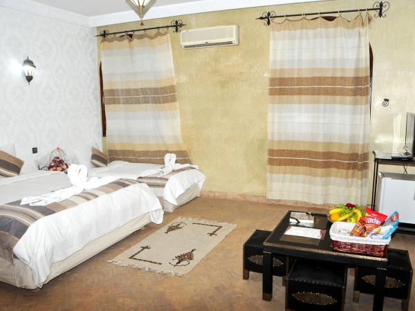Riad Mhidou : photo 1 de la chambre chambre triple avec salle de bains commune