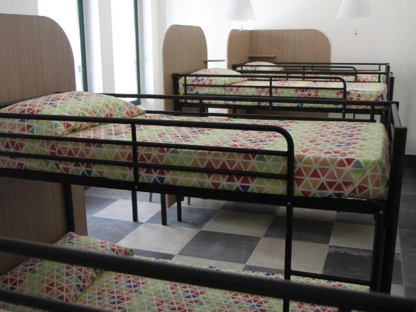 Ostello Alfieri 2 : photo 2 de la chambre lit dans dortoir mixte de 8 lits