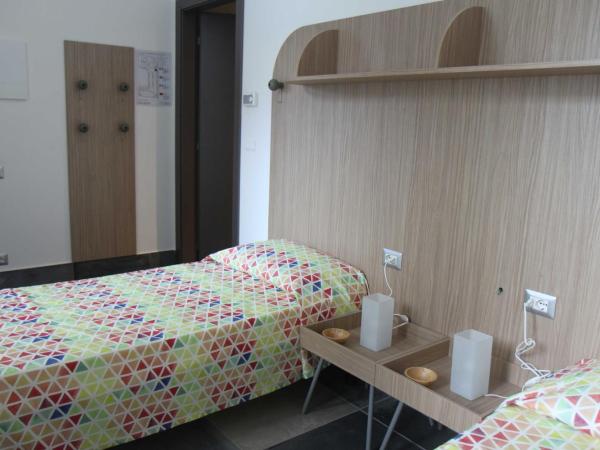 Ostello Alfieri 2 : photo 2 de la chambre chambre lits jumeaux avec salle de bains privative