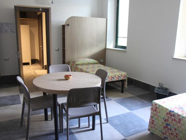 Ostello Alfieri 2 : photo 3 de la chambre lit dans dortoir pour femmes de 6 lits