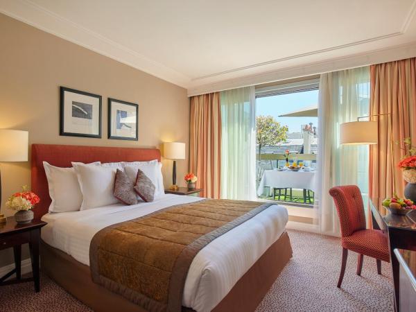 Warwick Paris (Former Warwick Champs-Elysees) : photo 3 de la chambre chambre king de luxe avec terrasse