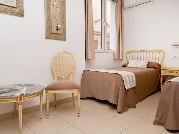 Hotel Maritimo : photo 9 de la chambre chambre triple