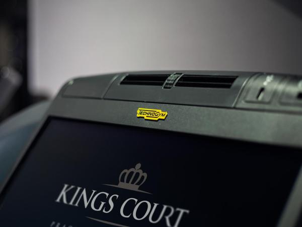 Hotel KINGS COURT : photo 8 de la chambre suite en duplex tour avec accès au salon et au spa