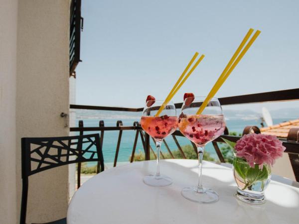 Hotel Vila Tina : photo 7 de la chambre chambre double ou lits jumeaux standard avec balcon