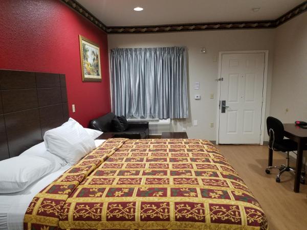 Scott Inn & Suites - Downtown Houston : photo 1 de la chambre chambre lit king-size - non-fumeurs - accessible aux personnes à mobilité réduite