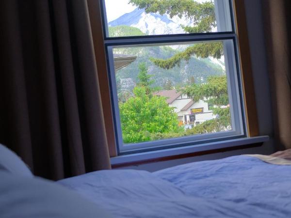 Riverfront Estate Bed&Breakfast Banff : photo 3 de la chambre chambre familiale avec salle de bains privative