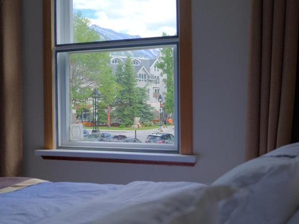 Riverfront Estate Bed&Breakfast Banff : photo 4 de la chambre chambre double avec salle de bains privative