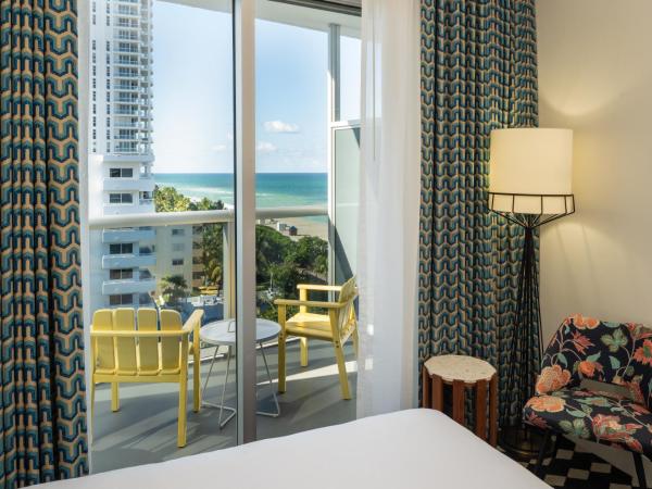 The Confidante Miami Beach, part of Hyatt : photo 7 de la chambre chambre king avec balcon et vue sur l'océan