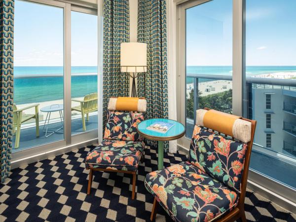 The Confidante Miami Beach, part of Hyatt : photo 6 de la chambre chambre lit king-size avec balcon - côté océan