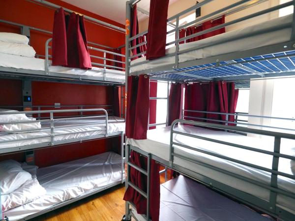 St Christopher's Edinburgh Original : photo 2 de la chambre lit dans dortoir mixte de 6 places avec salle de bains commune extérieure