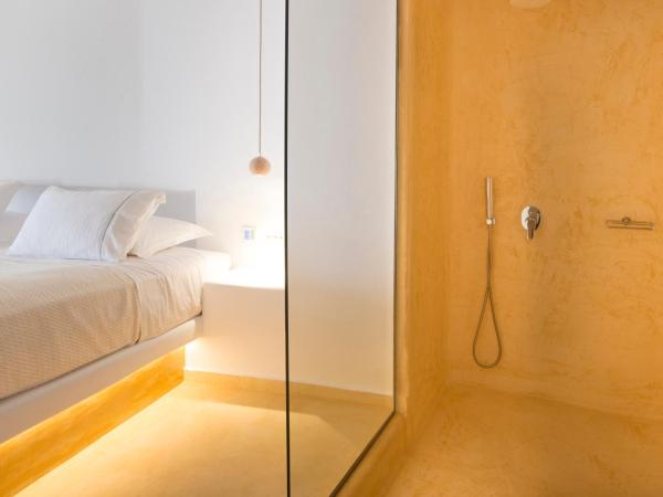 KLIDON Dreamy Living Suites : photo 4 de la chambre suite lit king-size avec baignoire spa