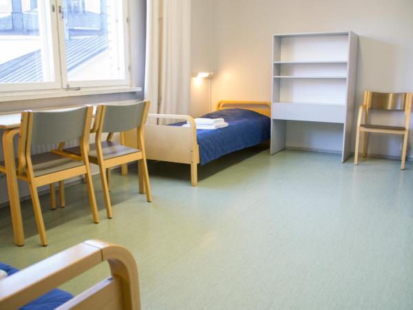 Eurohostel : photo 1 de la chambre lit simple Économique dans dortoir pour femmes de 3 lits avec salle de bains commune 