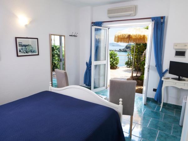 O' Vagnitiello - Parco Balneare Idroterapico - Camere - Ristorante : photo 3 de la chambre chambre lit king-size - vue sur mer