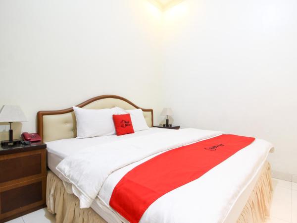 RedDoorz plus @ Tegal Panggung : photo 4 de la chambre chambre deluxe