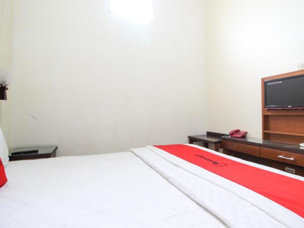 RedDoorz plus @ Tegal Panggung : photo 1 de la chambre chambre double