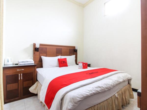 RedDoorz plus @ Tegal Panggung : photo 3 de la chambre chambre double