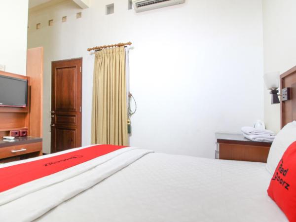 RedDoorz plus @ Tegal Panggung : photo 2 de la chambre chambre double