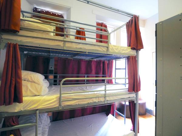 St Christopher's Edinburgh Original : photo 3 de la chambre lit dans dortoir mixte de 3 lits - salle de bains commune (lits superposés triples)