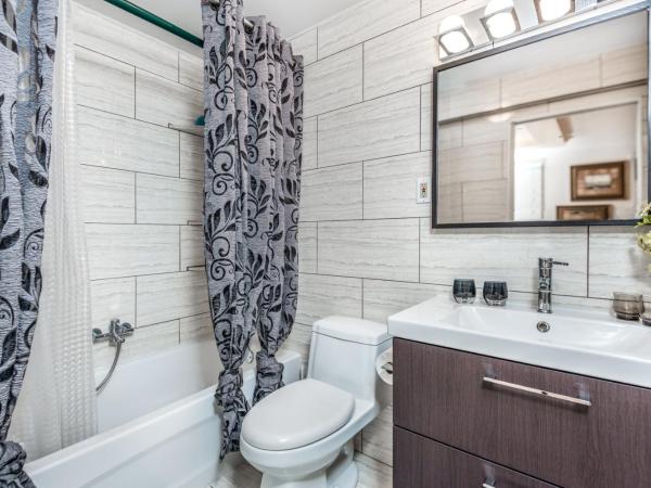 Diana's Luxury Bed and Breakfast : photo 4 de la chambre superior queen room with patio - room #9