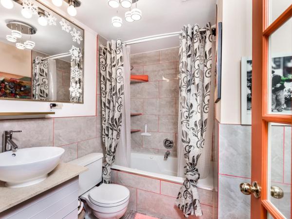 Diana's Luxury Bed and Breakfast : photo 2 de la chambre double room with spa bath - room #8