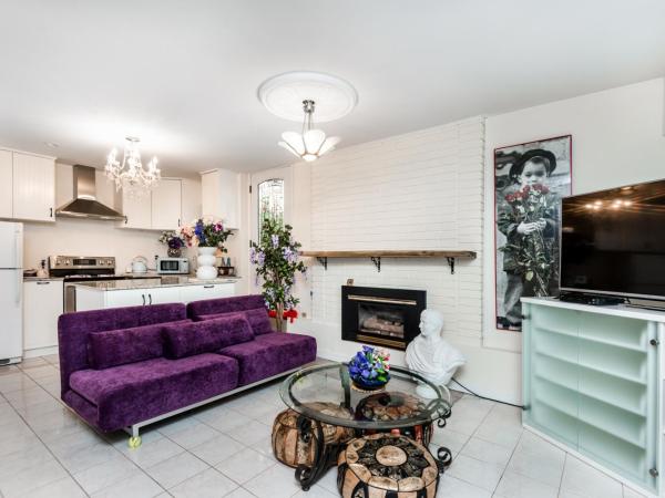 Diana's Luxury Bed and Breakfast : photo 2 de la chambre apartment with garden view - room #10