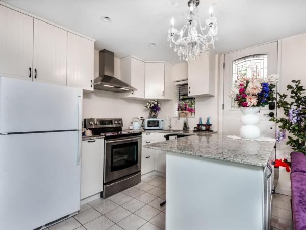 Diana's Luxury Bed and Breakfast : photo 4 de la chambre apartment with garden view - room #10