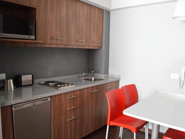 Hotel Block Suites : photo 1 de la chambre suite deluxe avec lit king-size