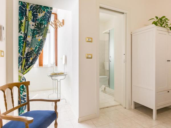 B&B King : photo 9 de la chambre chambre double avec salle de bains privative