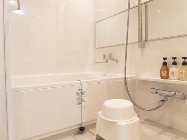 The Stay Osaka Shinsaibashi : photo 6 de la chambre chambre familiale avec salle de bains privative