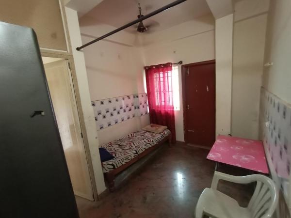 Professionals Pride PG : photo 8 de la chambre chambre simple avec salle de bains commune