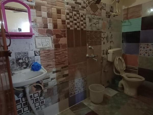 Professionals Pride PG : photo 4 de la chambre chambre simple avec salle de bains privative