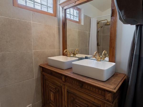 Mas des Cerisiers SPA-SAUNA inclus pour tous les logements : photo 8 de la chambre studio familial