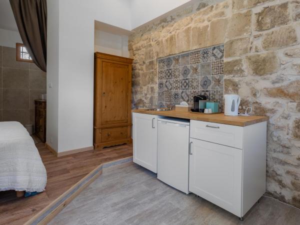 Mas des Cerisiers SPA - SAUNA : photo 6 de la chambre studio familial