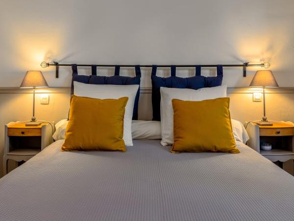 Mas des Cerisiers SPA-SAUNA inclus pour tous les logements : photo 2 de la chambre chambre double avec salle de bains privative