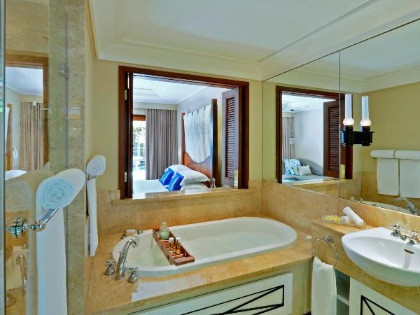 Constance Belle Mare Plage : photo 7 de la chambre villa 2 chambres avec piscine et vue sur le jardin 