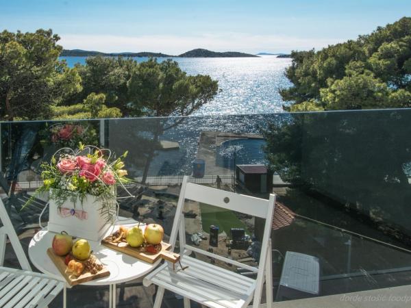Villas Arausana & Antonina : photo 1 de la chambre chambre double classique avec balcon et vue sur la mer