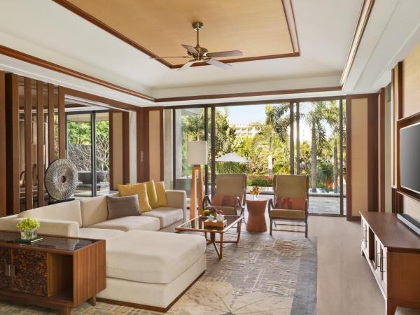 Shangri-La Sanya : photo 4 de la chambre villa avec piscine, lit king-size et chambre lit king-size
