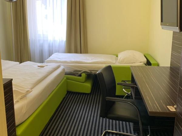 Behringers City Hotel Nürnberg : photo 1 de la chambre chambre triple standard avec petit lit double
