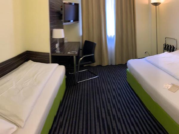 Behringers City Hotel Nürnberg : photo 2 de la chambre chambre triple standard avec petit lit double