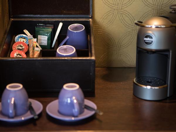 Sofitel Casablanca Tour Blanche : photo 3 de la chambre chambre lit king-size double - vue sur médina, mosquée et mer