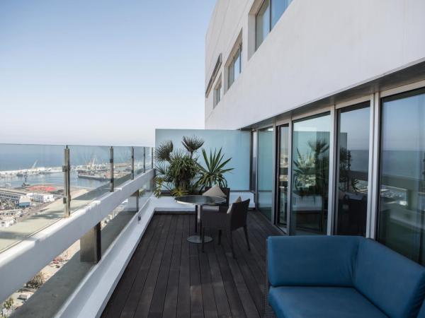 Sofitel Casablanca Tour Blanche : photo 5 de la chambre suite lit king-size opéra - salon séparé - vue sur médina et océan