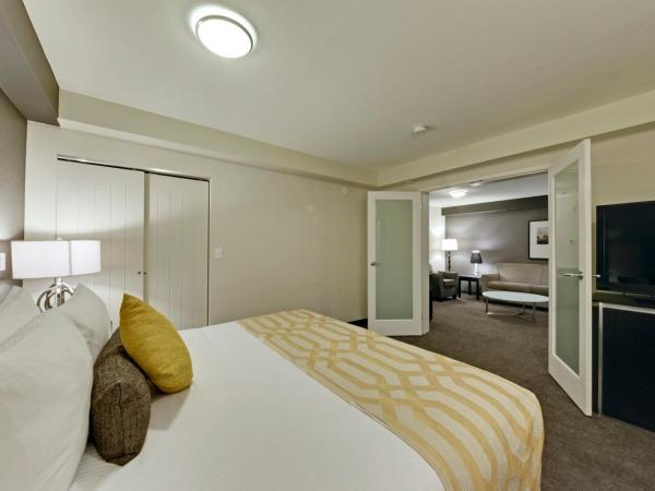 Coast Kamloops Hotel & Conference Centre : photo 3 de la chambre suite lit king-size premium coast avec terrasse
