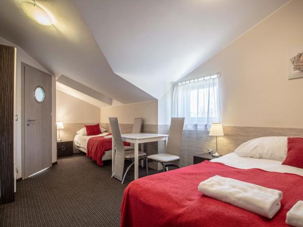 Villa 33 Blisko Plaży : photo 1 de la chambre chambre quadruple